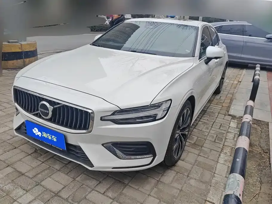 Volvo S60 2024 из CN, фото 1