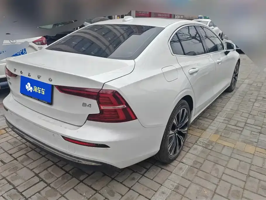 Volvo S60 2024 из CN, фото 3