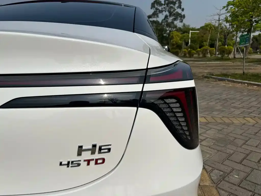 Hongqi H6 — фото 2