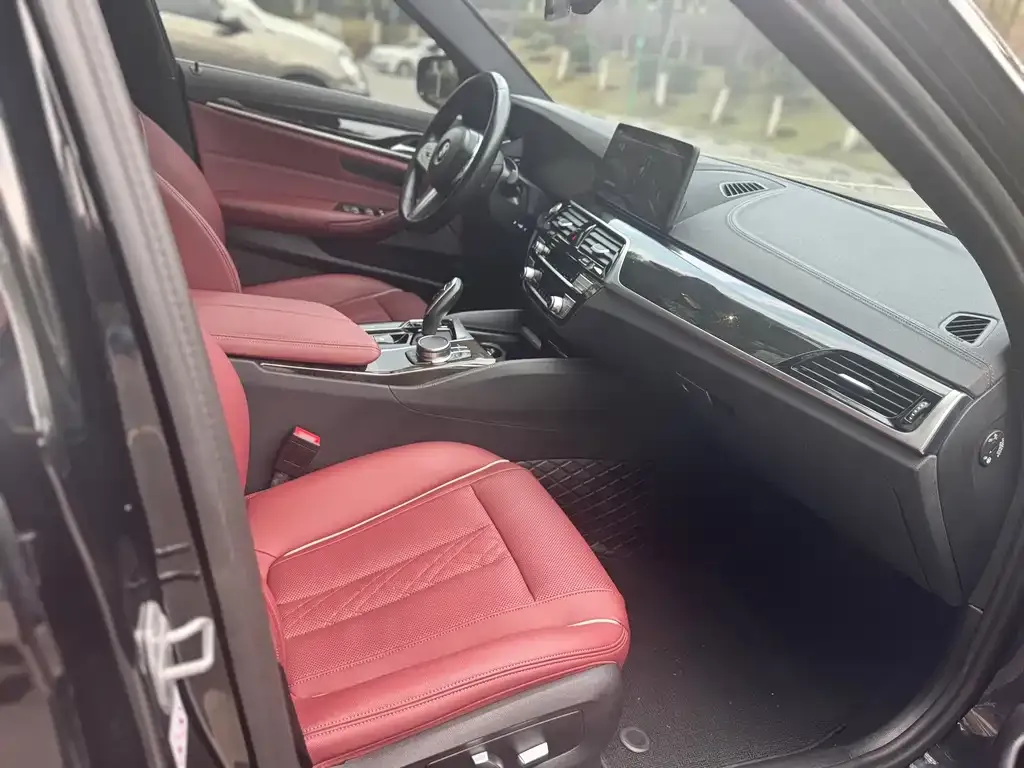 BMW 5 Series 2022 из CN, фото 2