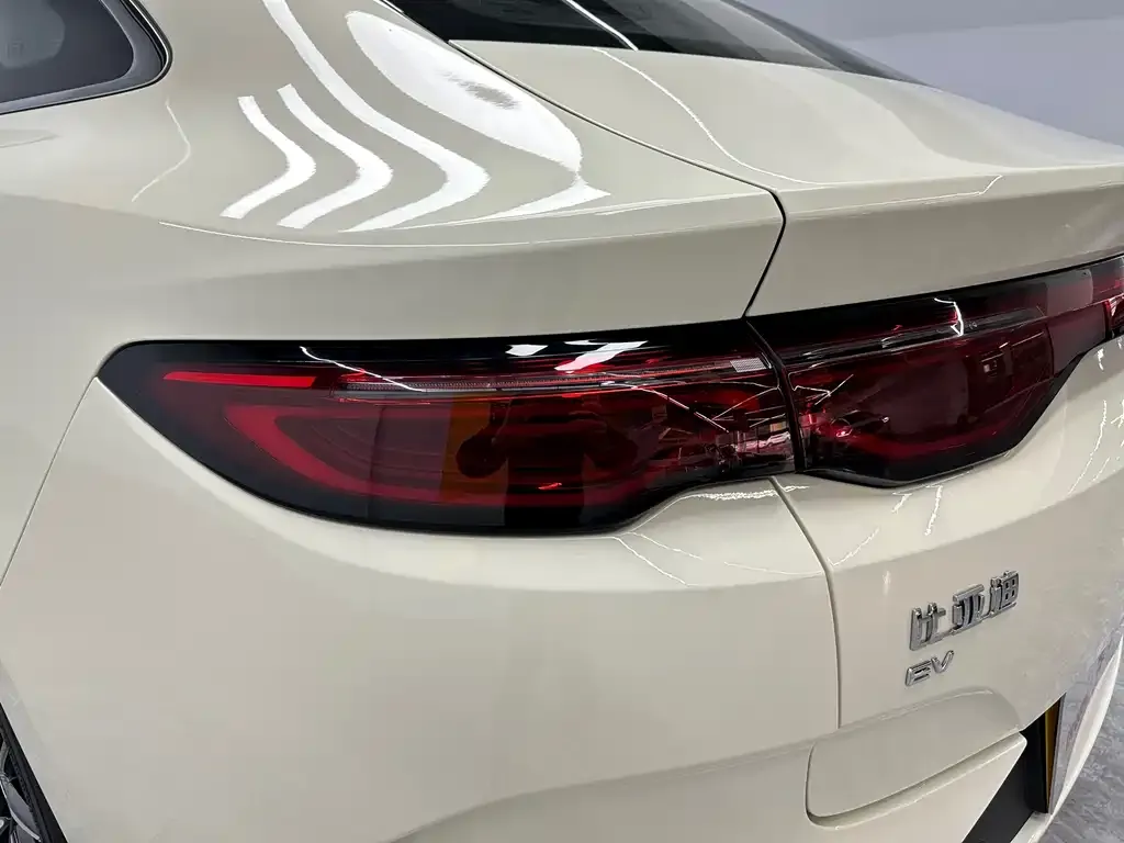 BYD Qin L — фото 9