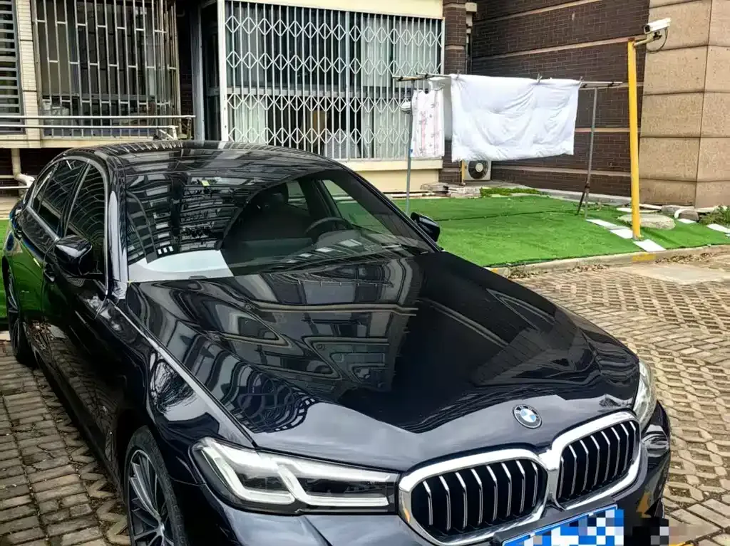 BMW 5 Series — фото 1