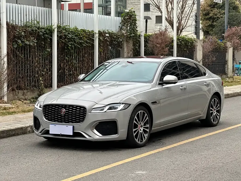Jaguar XFL — фото 1