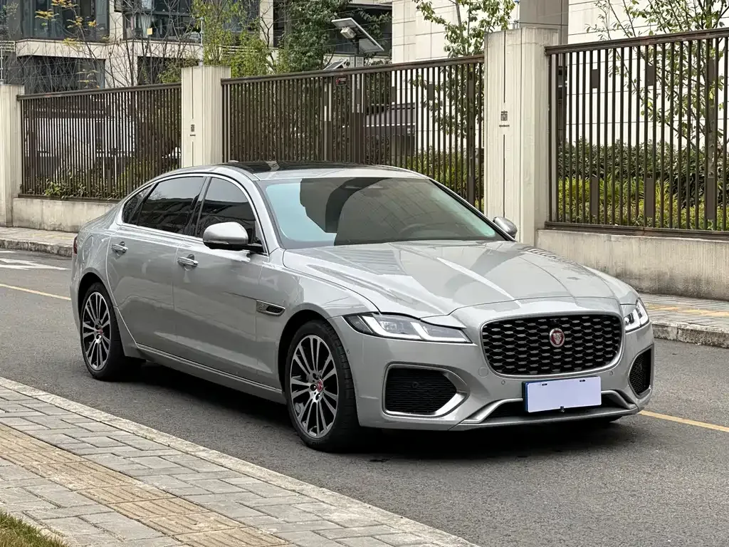 Jaguar XFL — фото 10