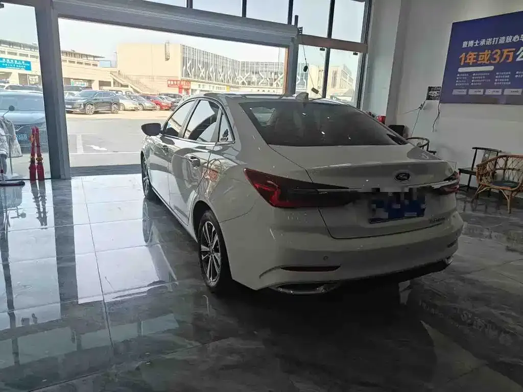 Ford Escort 2022 из CN, фото 10