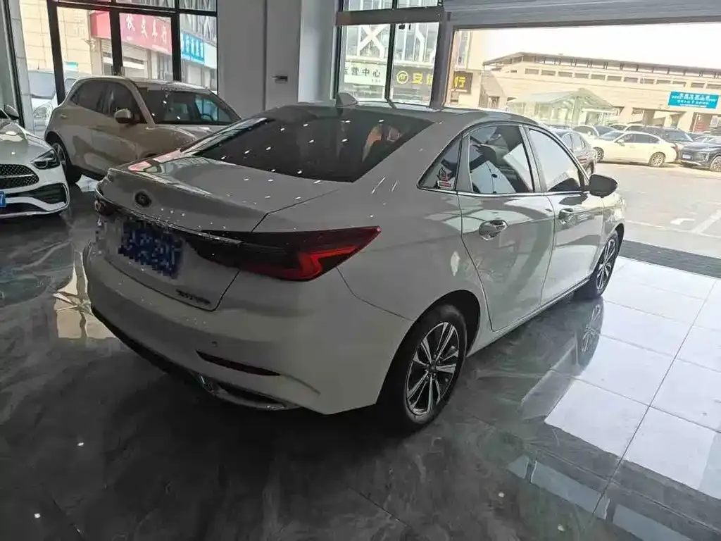 Ford Escort 2022 из CN, фото 9