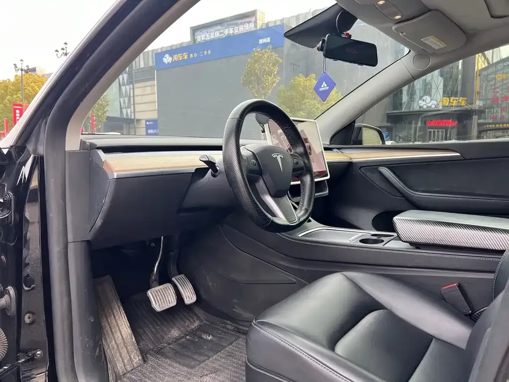 Tesla Model Y — фото 4