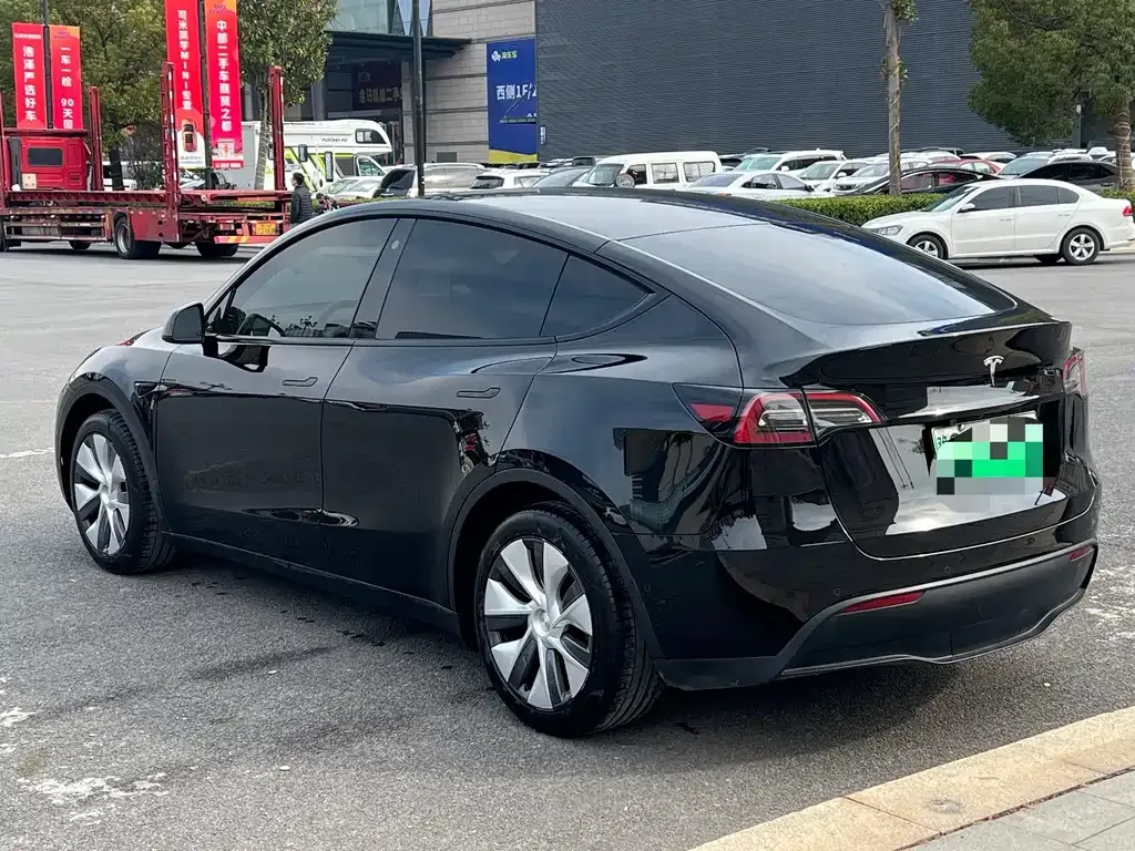 Tesla Model Y — фото 5