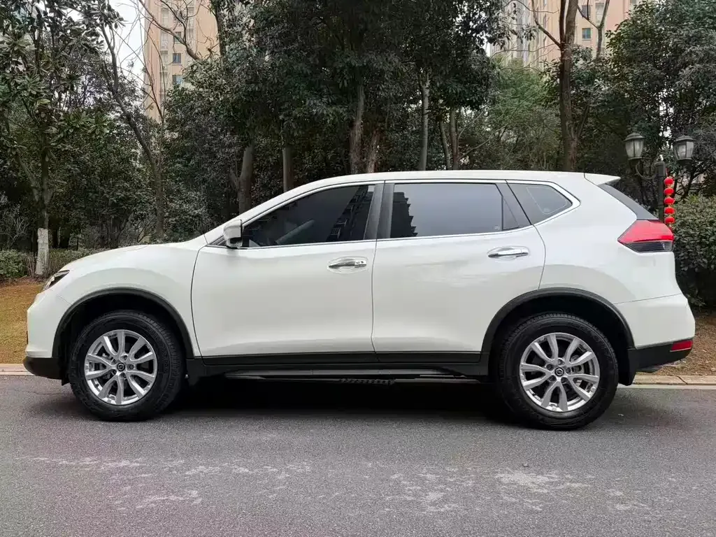 Nissan X-Trail — фото 8