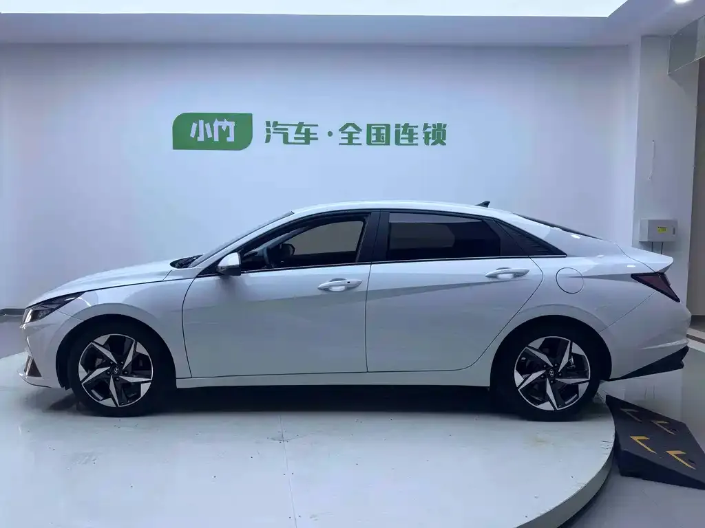 Hyundai Elantra — фото 10