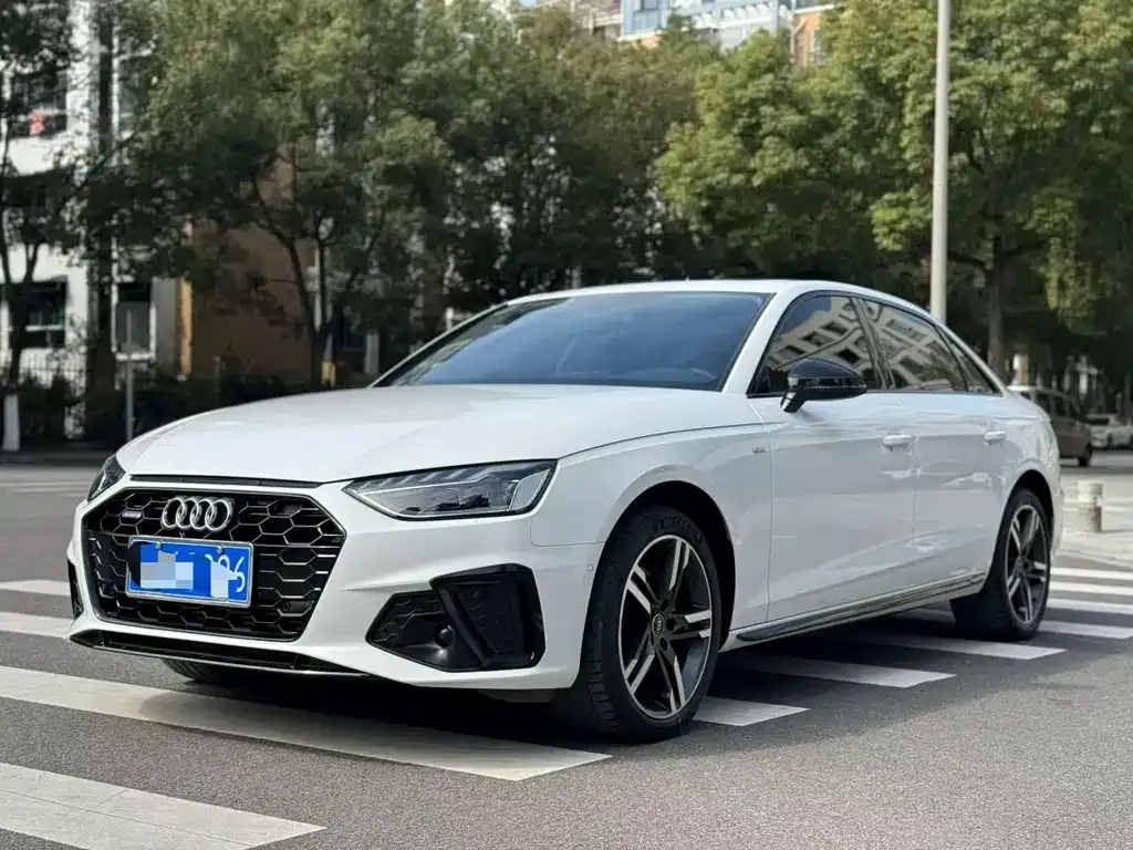 Audi A4L — фото 1