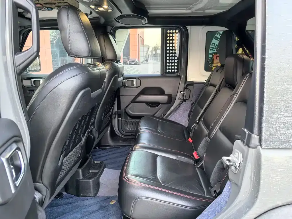 Jeep Wrangler — фото 2