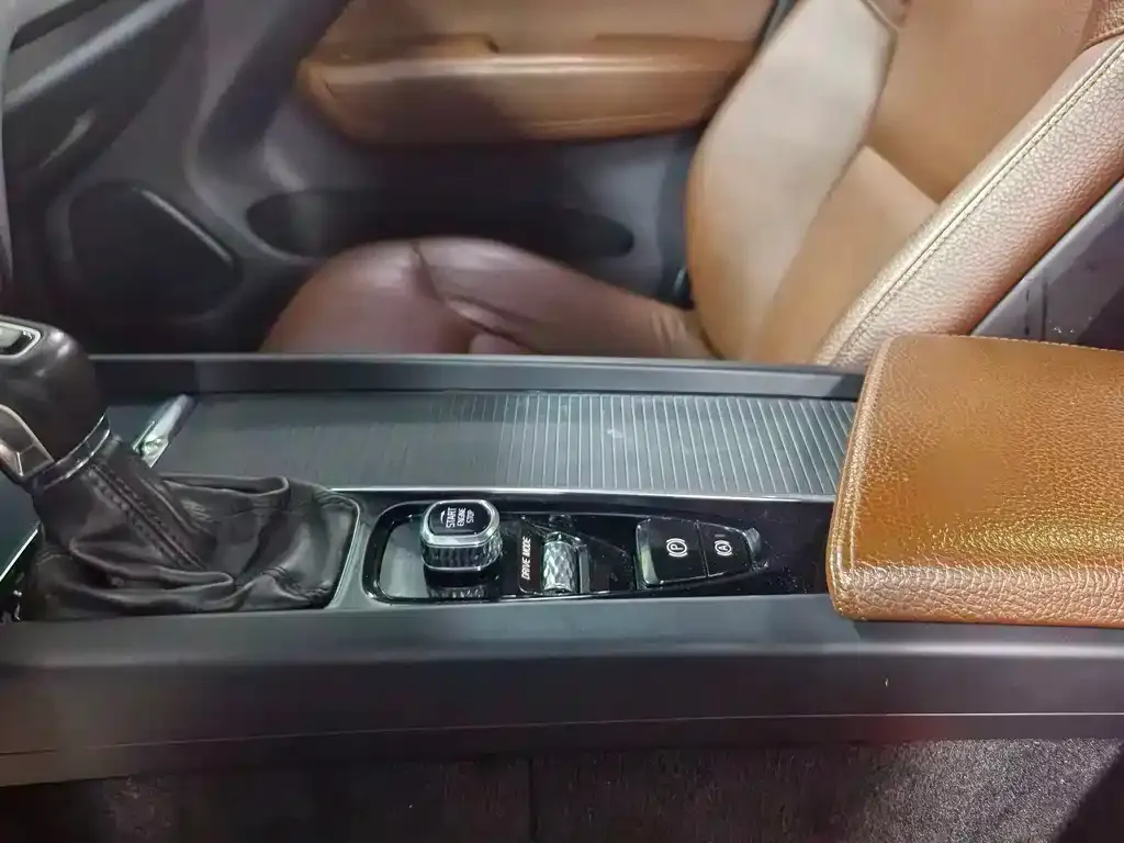 Volvo XC60 2021 из CN, фото 10