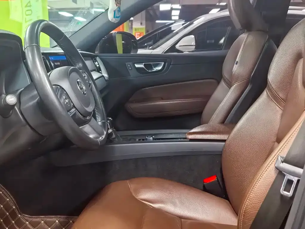 Volvo XC60 2021 из CN, фото 6