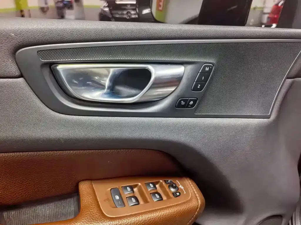 Volvo XC60 2021 из CN, фото 9