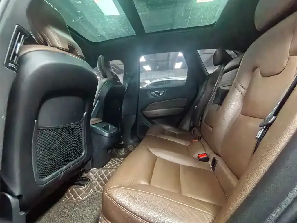 Volvo XC60 2021 из CN, фото 3