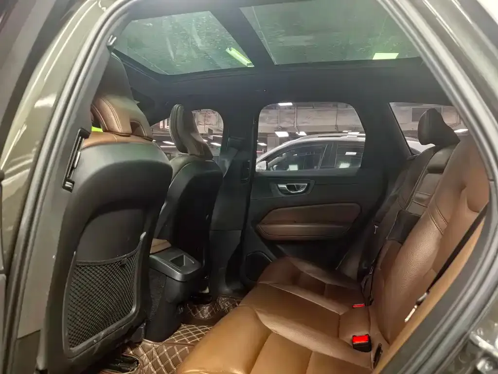 Volvo XC60 2021 из CN, фото 8
