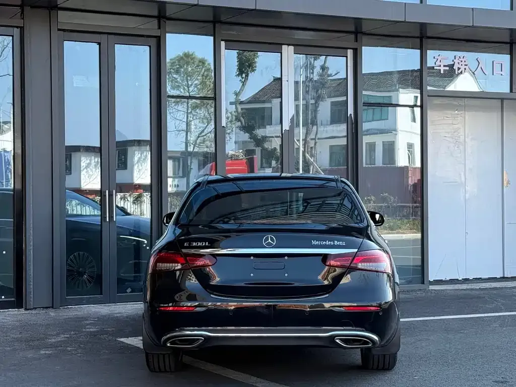 Mercedes-Benz E-Class — фото 4