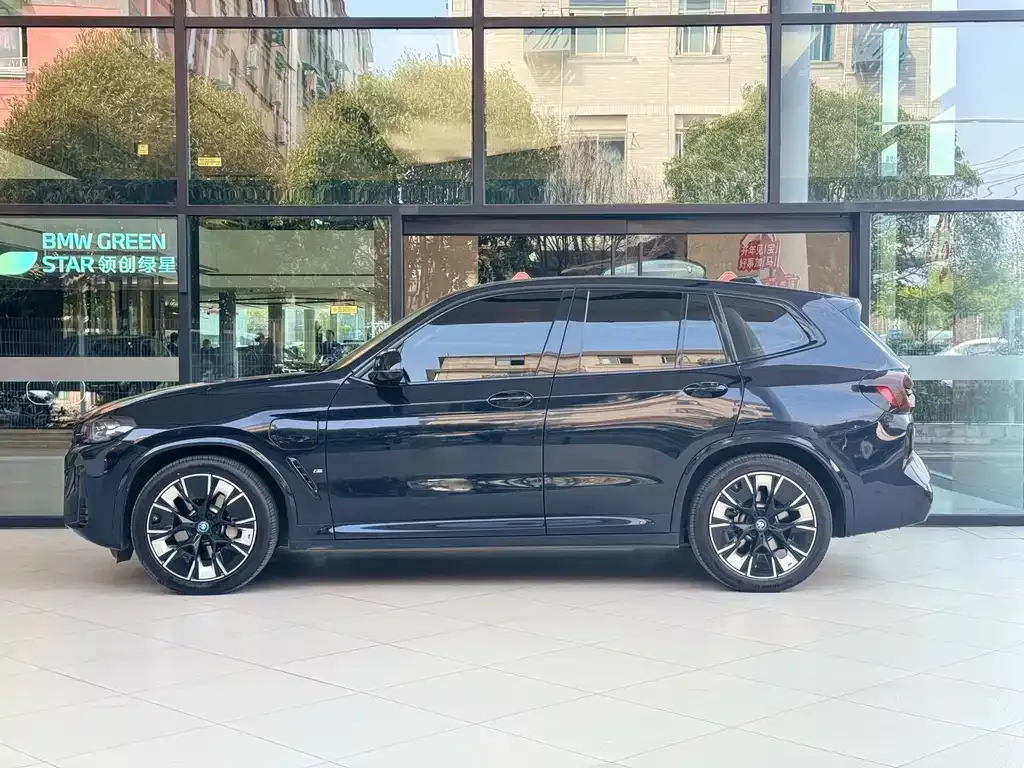 BMW iX3 — фото 3