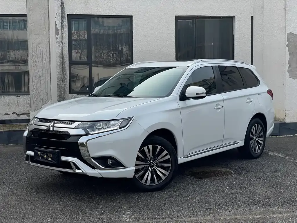 Mitsubishi Outlander 2021 из CN, фото 1