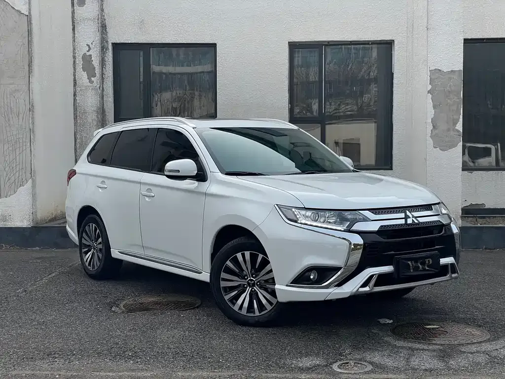 Mitsubishi Outlander 2021 из CN, фото 2