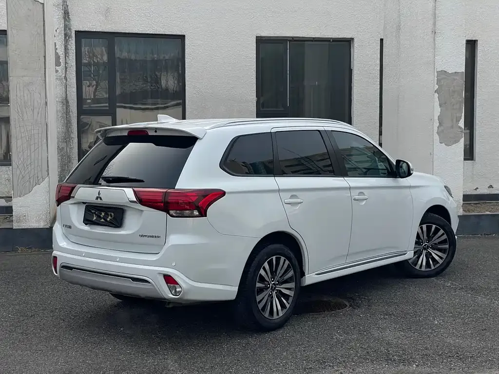 Mitsubishi Outlander 2021 из CN, фото 10