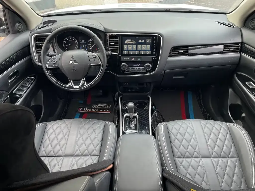 Mitsubishi Outlander 2021 из CN, фото 8