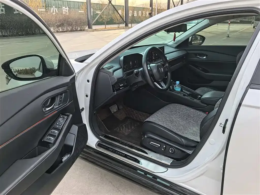 Honda Accord — фото 10