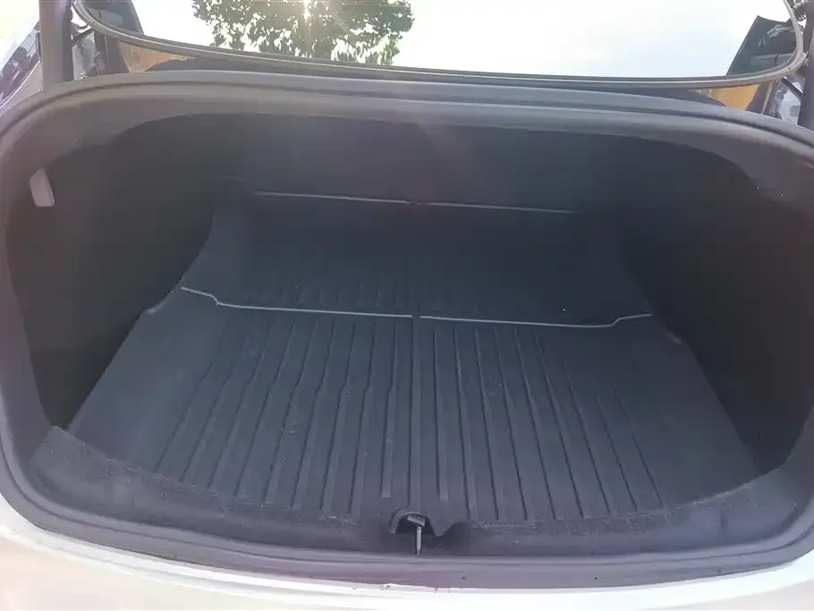 Tesla Model 3 — фото 5