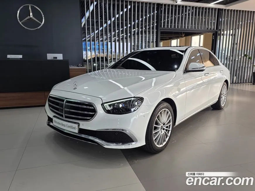 Mercedes-Benz E-Class — фото 1