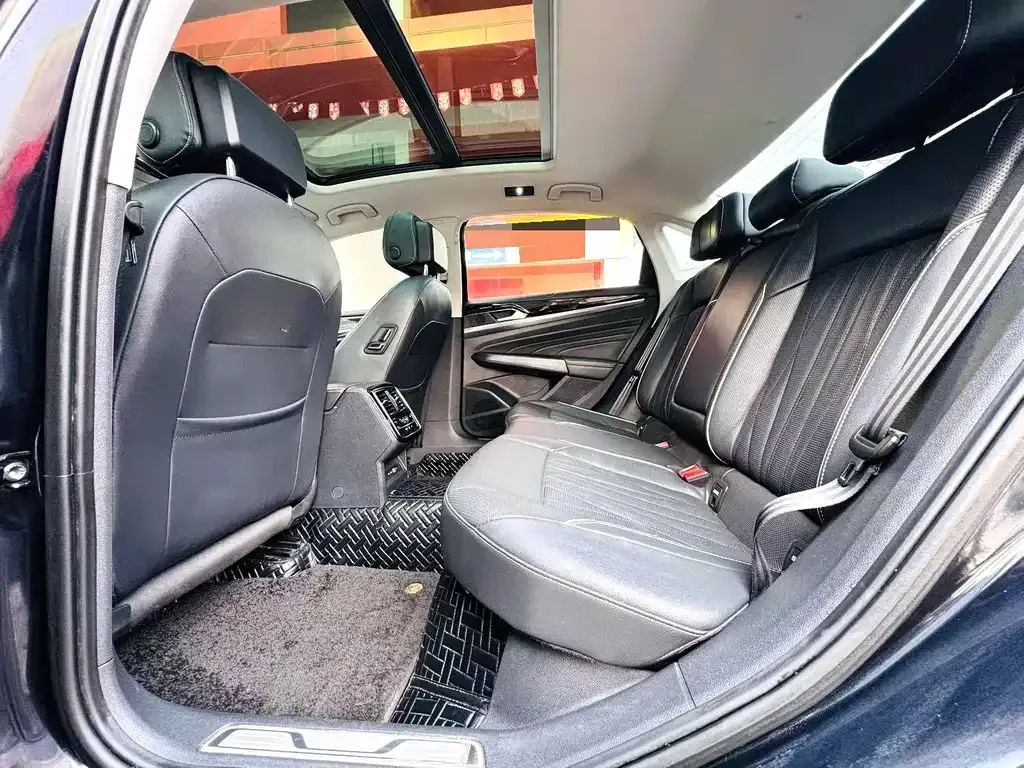 Volkswagen Passat 2022 из CN, фото 2