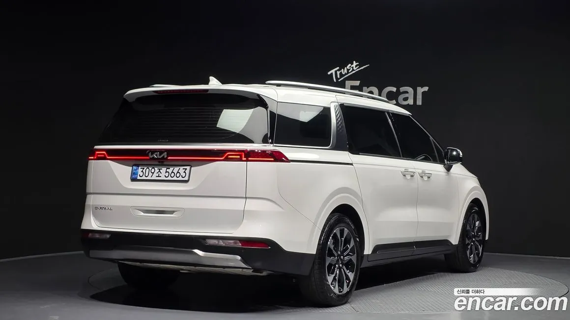 Kia Carnival — фото 4