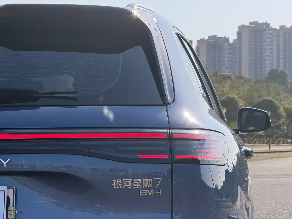 Geely 银河星舰7 — фото 2