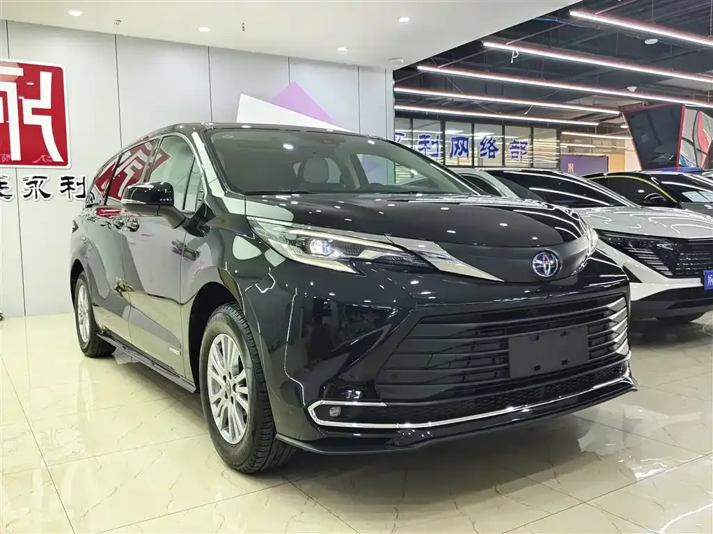 Toyota Sienna — фото 10