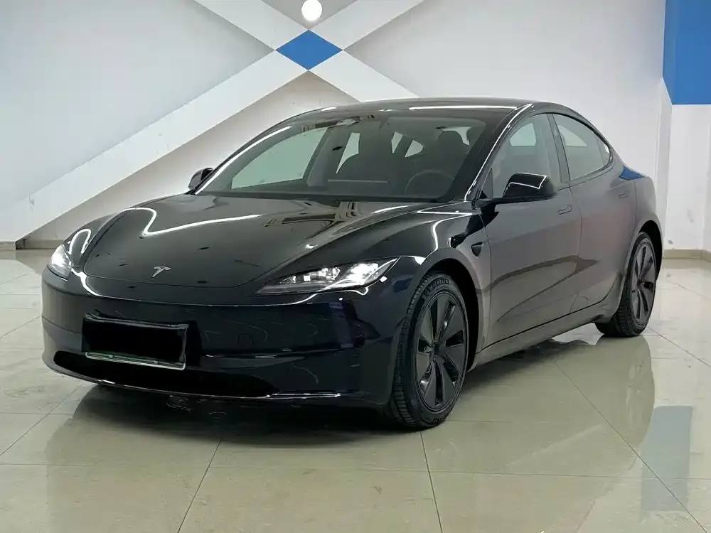 Tesla Model 3 — фото 1