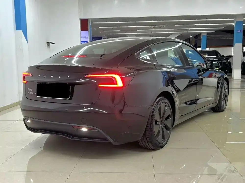 Tesla Model 3 — фото 5