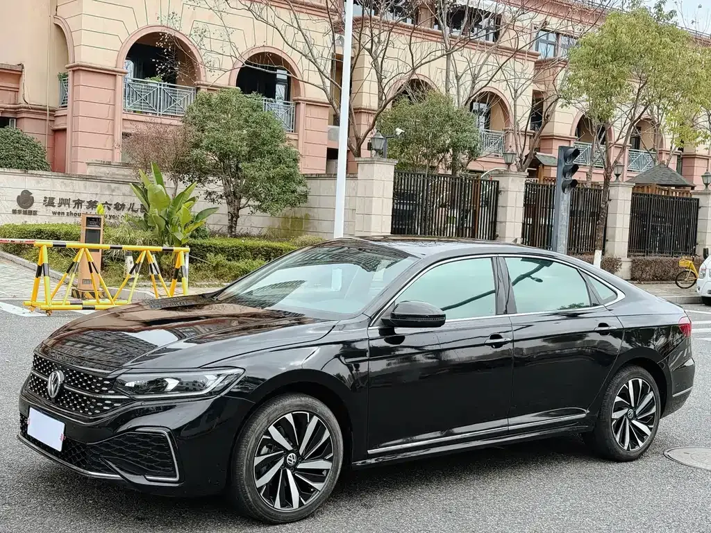 Volkswagen Passat — фото 1