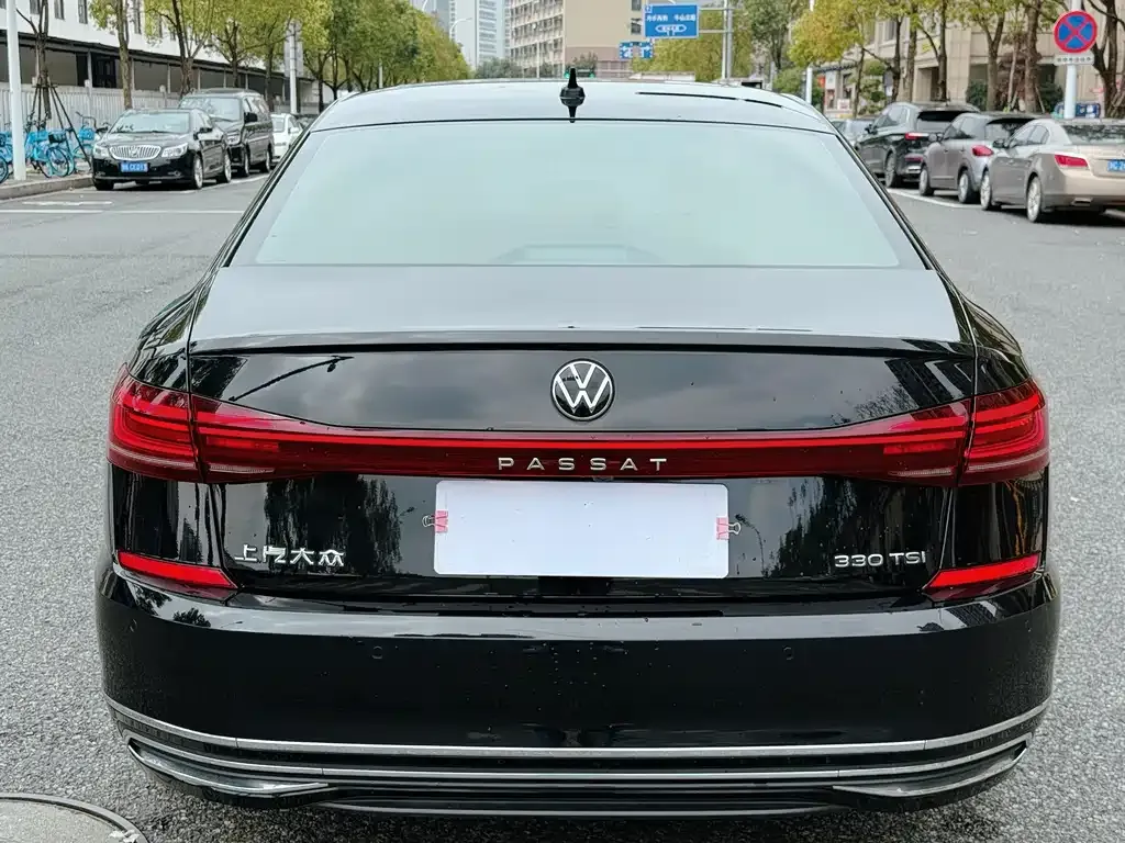 Volkswagen Passat — фото 8