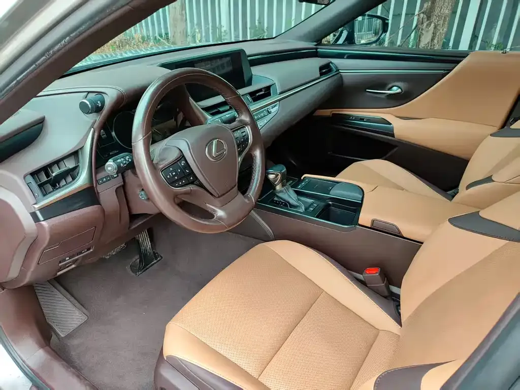Lexus ES 2021 из CN, фото 2
