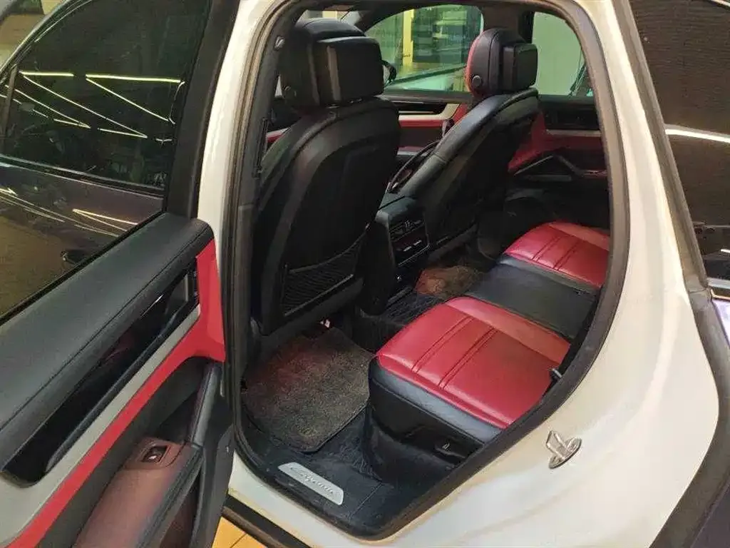 Porsche Cayenne Hybrid 2024 из CN, фото 3