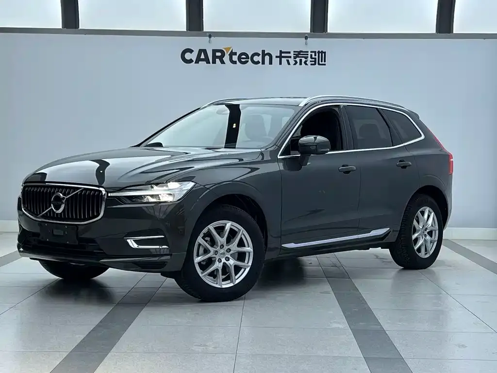 Volvo XC60 — фото 1