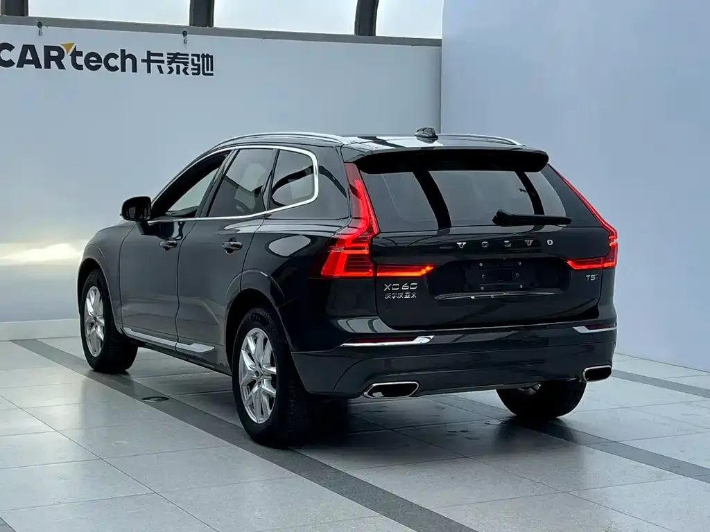Volvo XC60 — фото 9