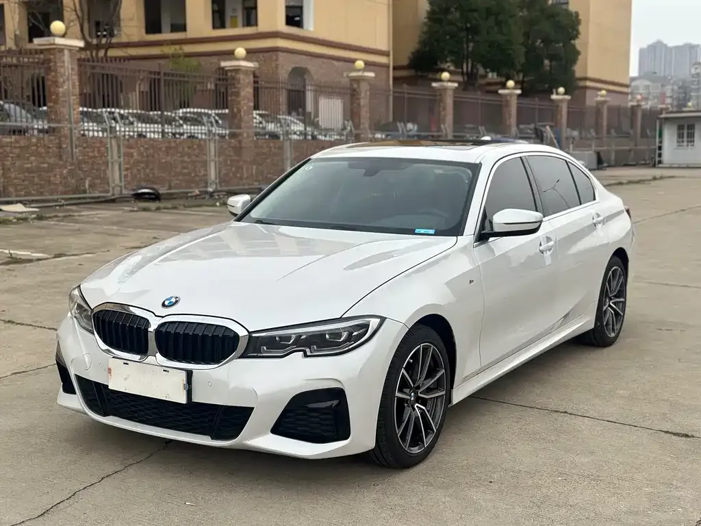 BMW 3 Series 2022 из CN, фото 1