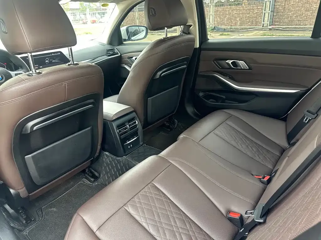 BMW 3 Series 2022 из CN, фото 7