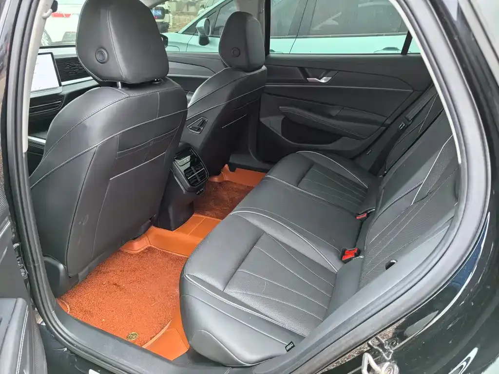 Volkswagen Passat 2025 из CN, фото 2