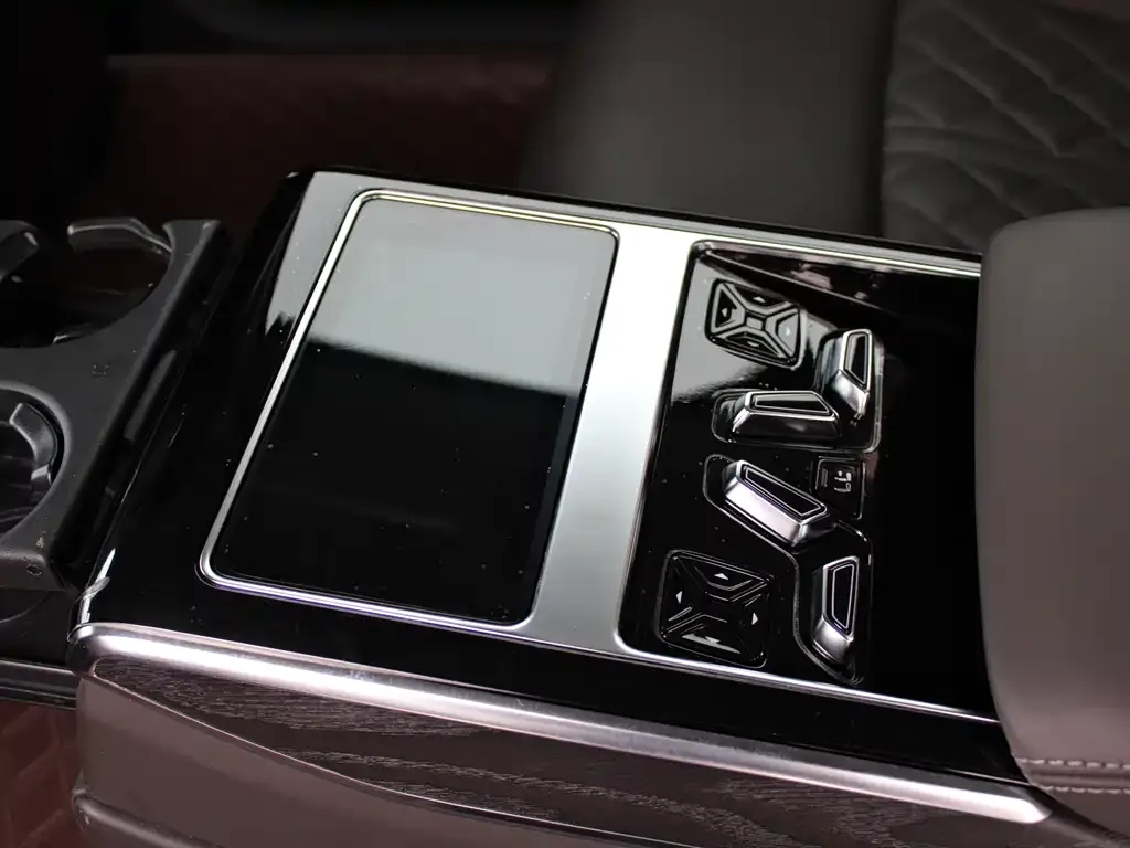 Audi A8 2024 из CN, фото 2