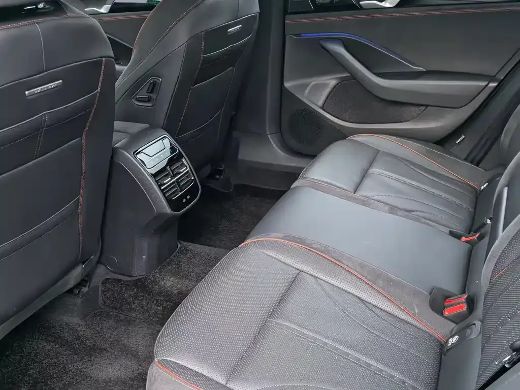 Volkswagen Magotan 2025 из CN, фото 5