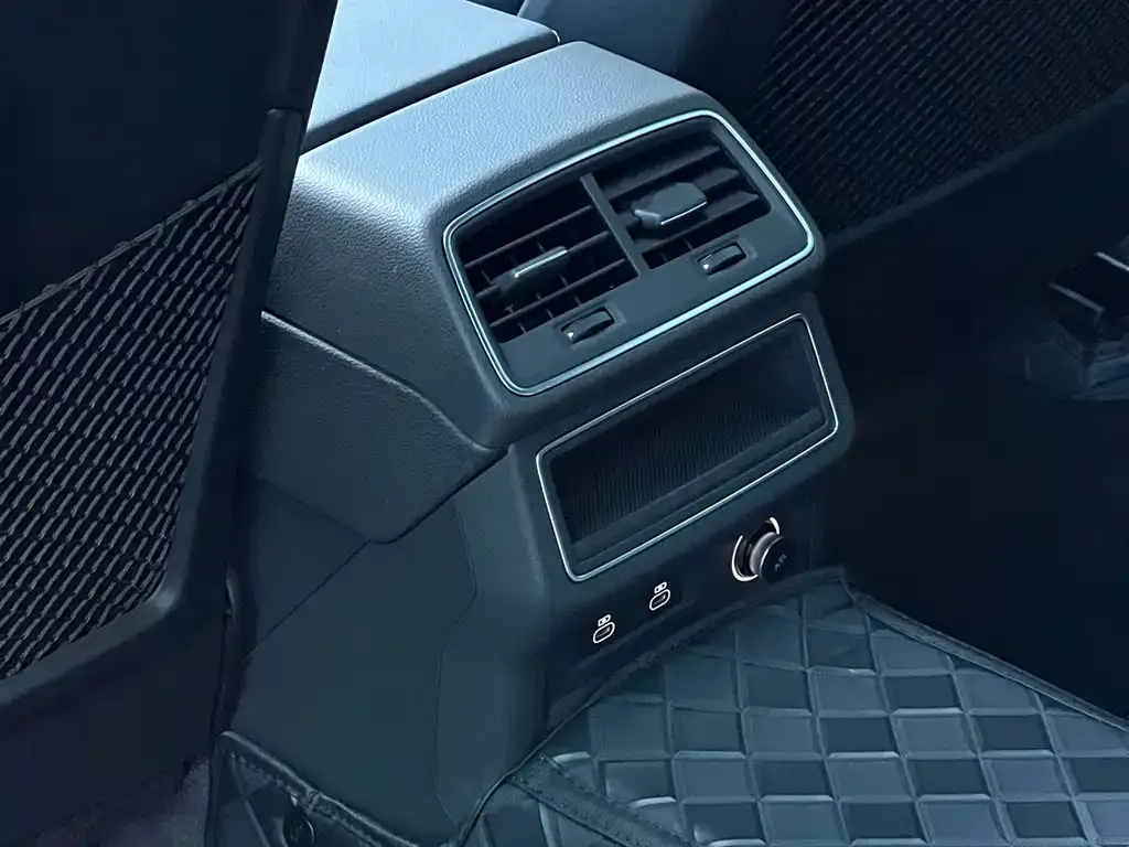Audi A6L 2024 из CN, фото 3