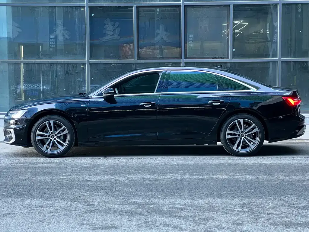 Audi A6L 2024 из CN, фото 9