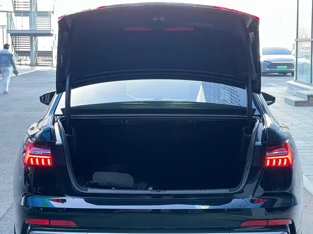 Audi A6L 2024 из CN, фото 2